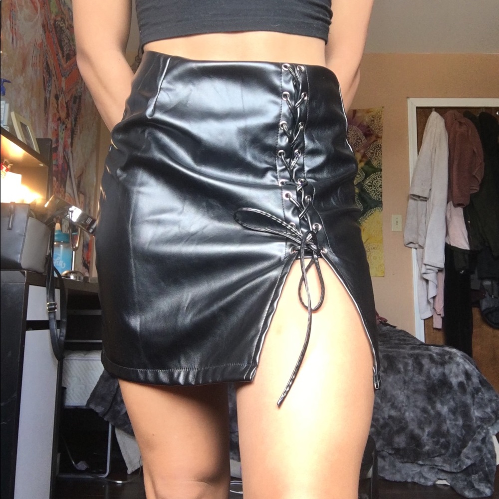 Pleather black mini skirt